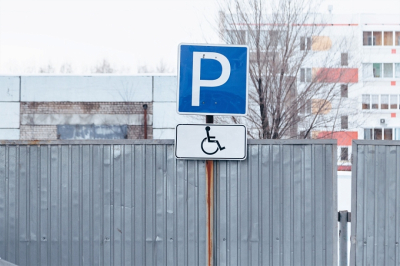 Руководство ТЦ Челнов расчистило парковку от снега по требованию прокуратуры