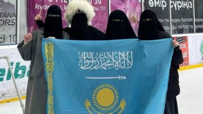 Фотосессия с флагом шахада: в Атырау вынесли приговор участницам скандала