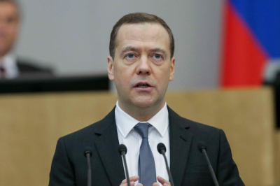 Медведев ответил на слухи о мобилизации, ФАС занялась ценами на бензин: главное за сутки