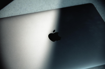 Bloomberg: Apple разрабатывает премиальный MacBook Ultra с сенсорным экраном