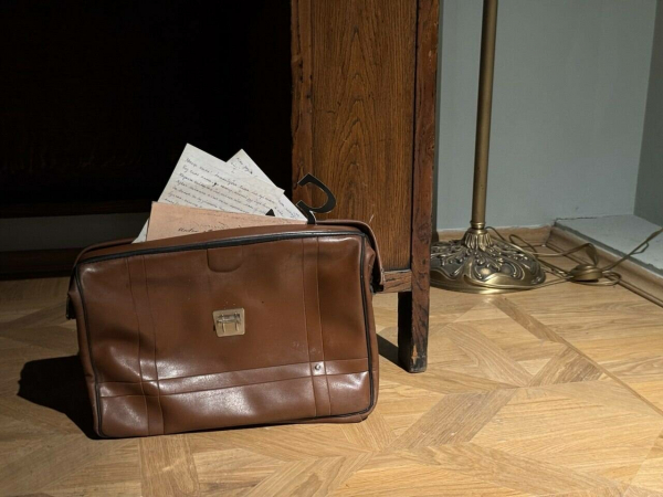 &laquo;Язучы портфеле&raquo; күргәзмәсе: &laquo;Әйтерсең лә, язучы монда эшләп утырган да, чыгып киткән&raquo;