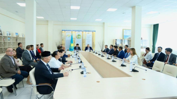 Нурдаулет Килыбай встретился с новым составом общественного совета Мангистау