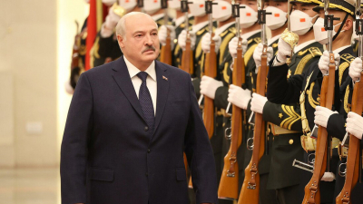 Лукашенко призвал не копировать чужие вооружения