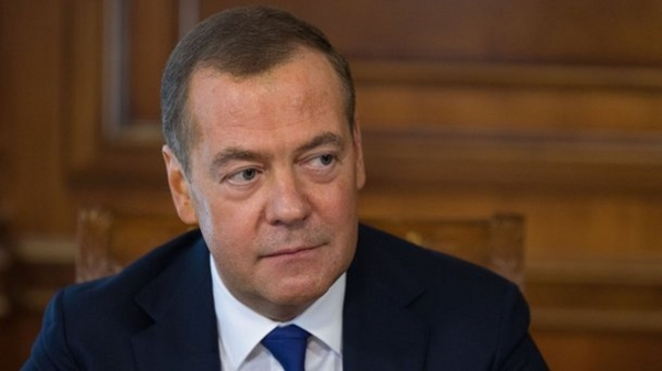 Медведев: прощения уехавшим и желающим поражения России нет