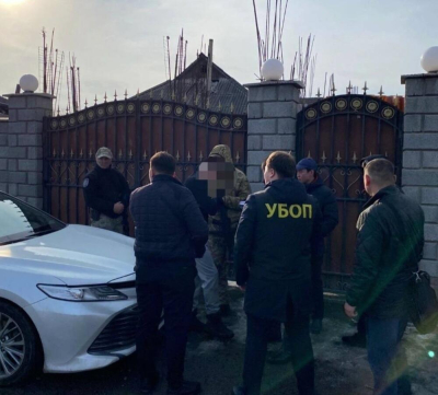 В Уштобе полицейские задержали блогера за вымогательство