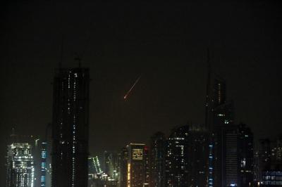 В небе над Дубаем прогремели взрывы