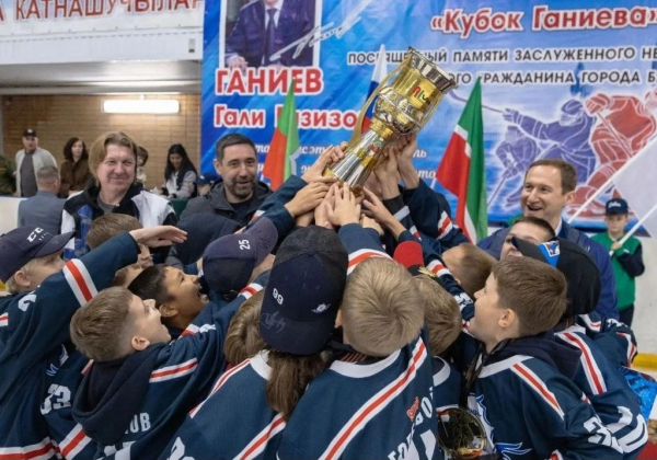 Рөстәм Миңнеханов Татарстан хоккей легендаларының Баулыга килүе турында әйтте
