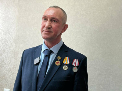 &laquo;Поездки на СВО занимают не меньше 10 дней&raquo;: челнинец получил медаль &laquo;Волонтеру России&raquo;