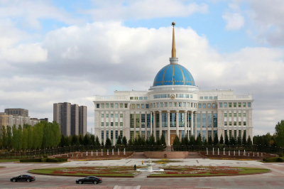Президент поздравил Садыра Жапарова и народ Кыргызстана с Днем Независимости