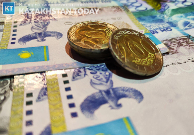 Курс тенге в мае укрепился на 0,3%