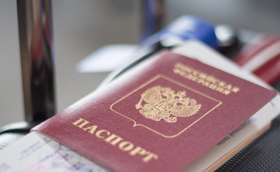Юрист Хаминский предупредил об опасности хранения фото паспорта в телефоне