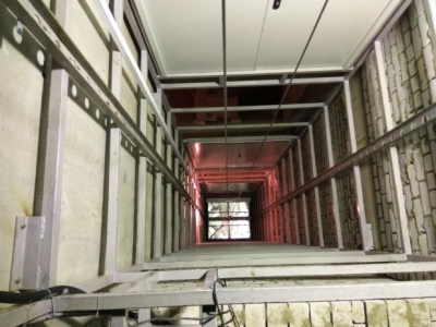 Рабочий упал в шахту лифта на стройке в Мангистау