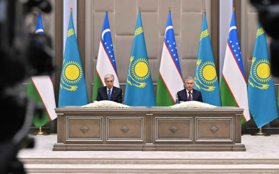 Президенты Казахстана и Узбекистана провели совместный брифинг