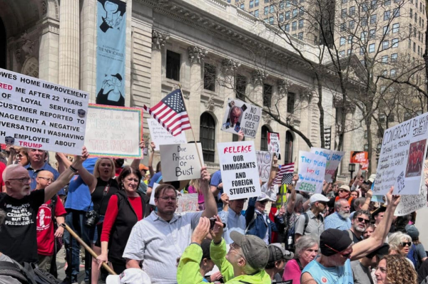 Многотысячные протесты против Трампа прошли в городах США