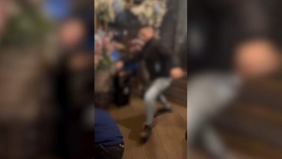 В Алматы охранники кафе жестоко избили посетителя  