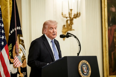 NYT: Трамп пригрозил снова &laquo;отправить в небытие&raquo; серп и молот